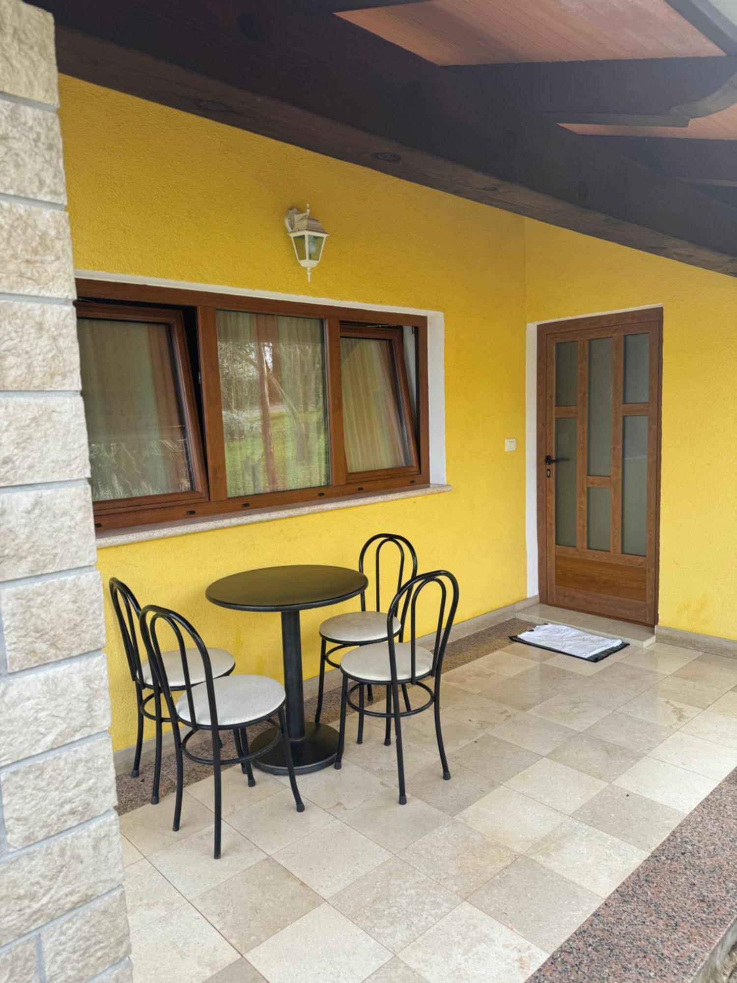 Apartmani Antonio Motovun Esterno foto